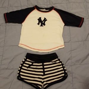 ⚾️NY Yankees⚾️ Look sale girl 3T